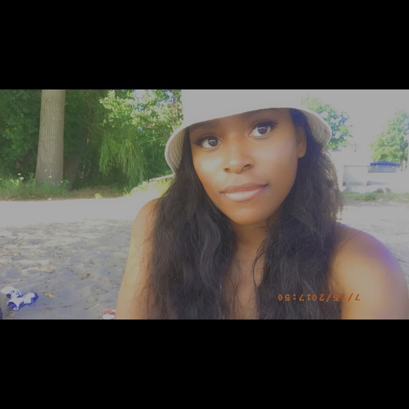 Meet your Posher, Sonia - Picture 1 of 1